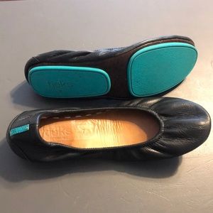 Black leather Tieks size 7